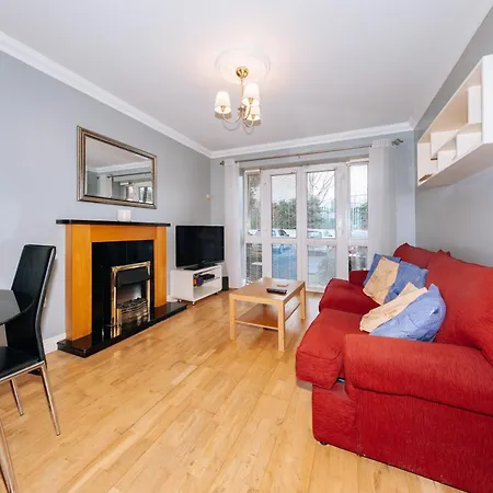 Inviting 1bd Flat - 21 Mins From Airport!