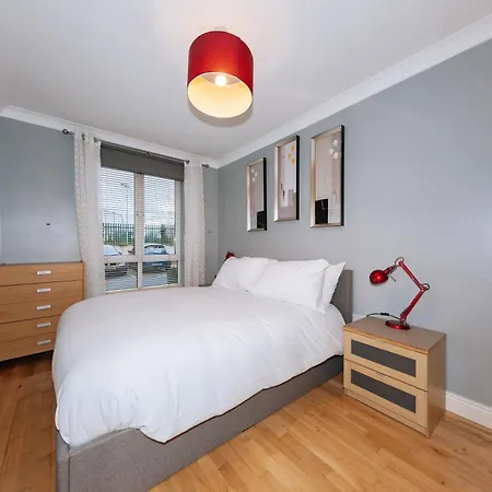 Inviting 1bd Flat - 21 Mins From Airport!