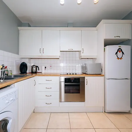 Hotel Inviting 1bd Flat - 21 Mins From Airport! *