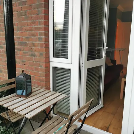 Inviting 1bd Flat - 21 Mins From Airport!