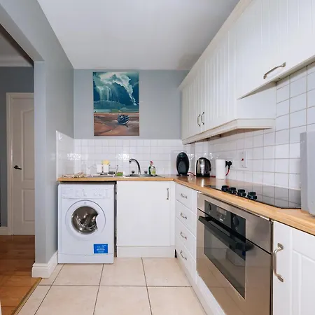 Hotell Inviting 1bd Flat - 21 Mins From Airport! *